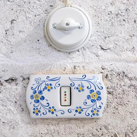 Trullo Indipendente 度假居 *